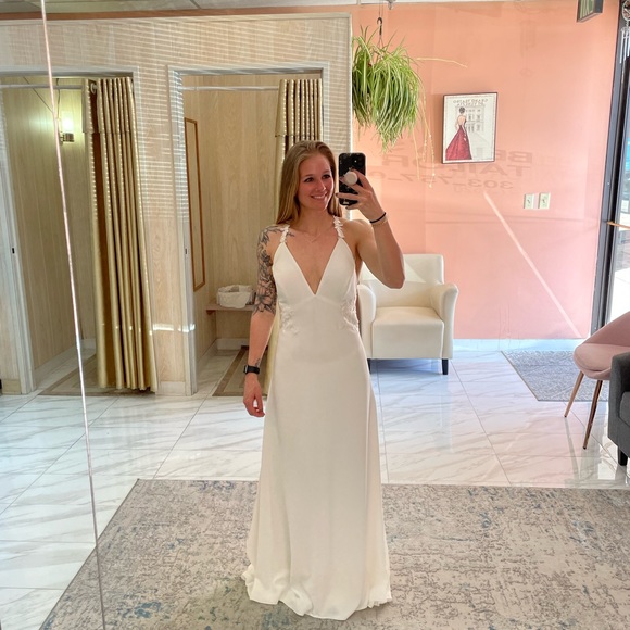 Pronovias Bohemian Wedding Dress - Picture 1 of 4